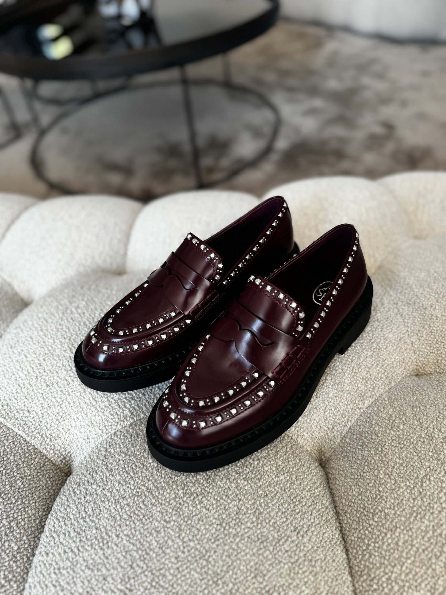 Tendance : Pourquoi les chaussures bordeaux sont incontournables cet automne-hiver
