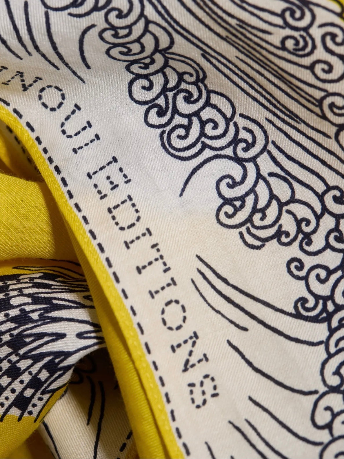 Inouï-Editions Étole Poseidon Jaune