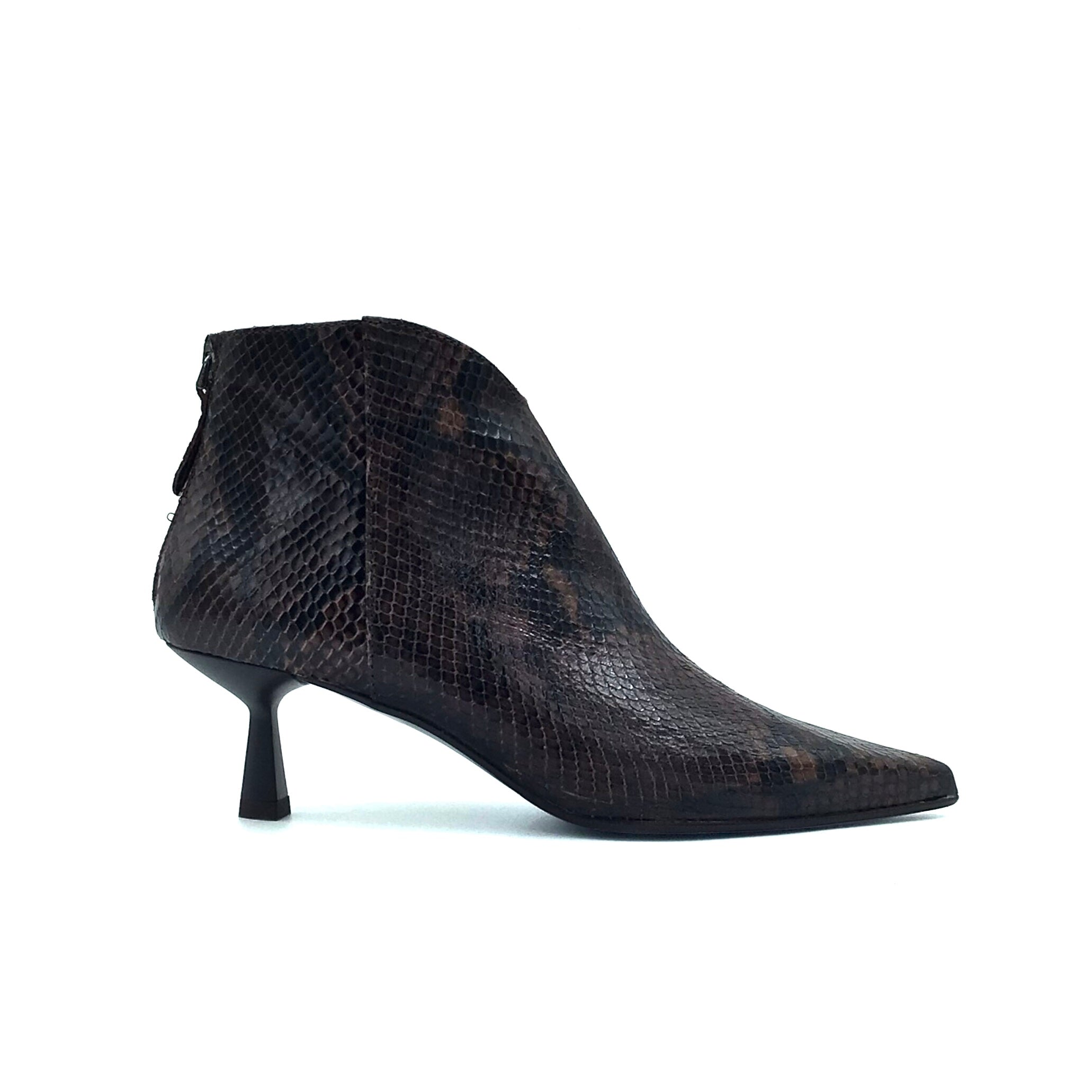 Chantal 2745 Pyth